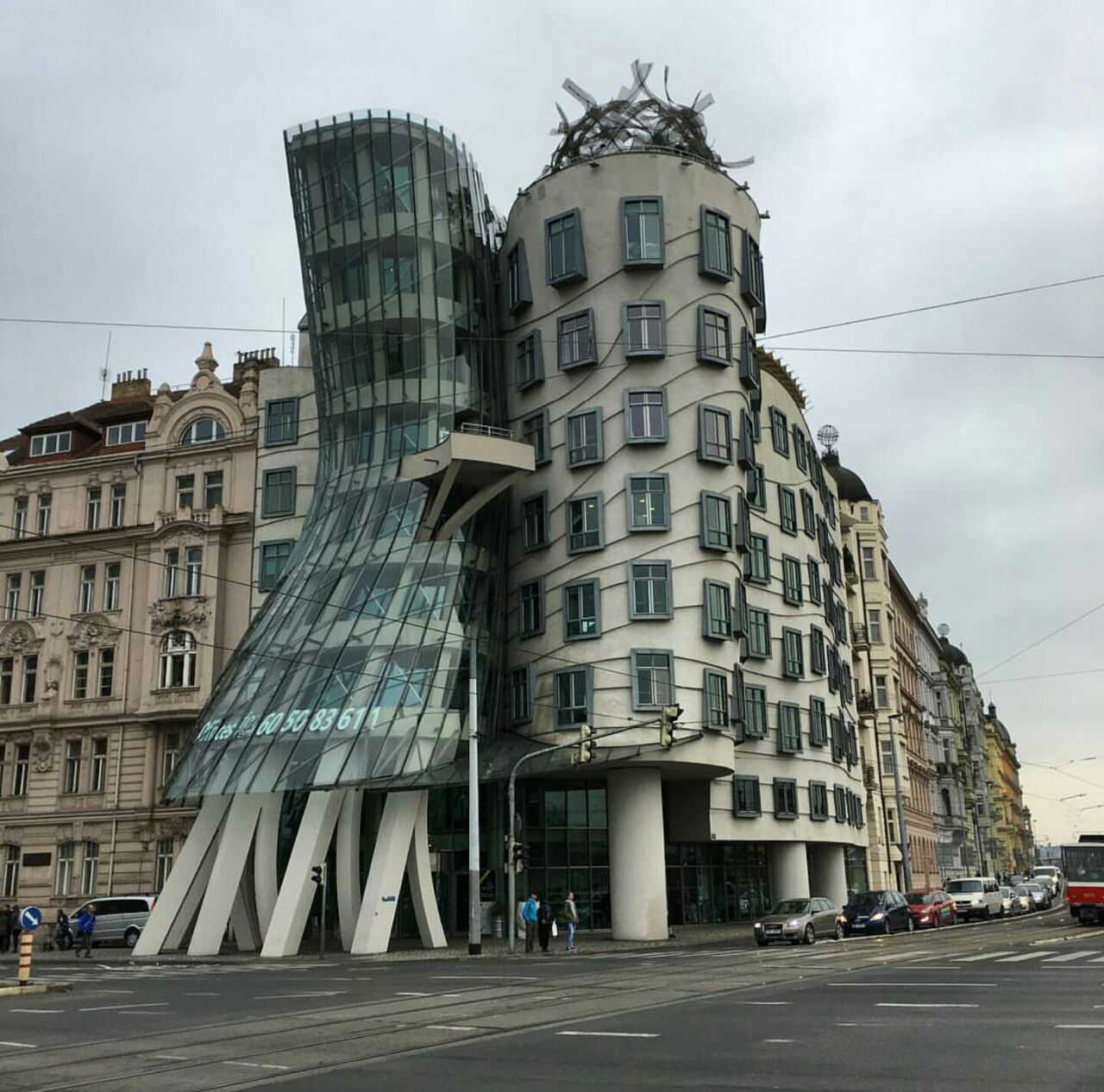 Dancing Building - Dans Eden Bina
