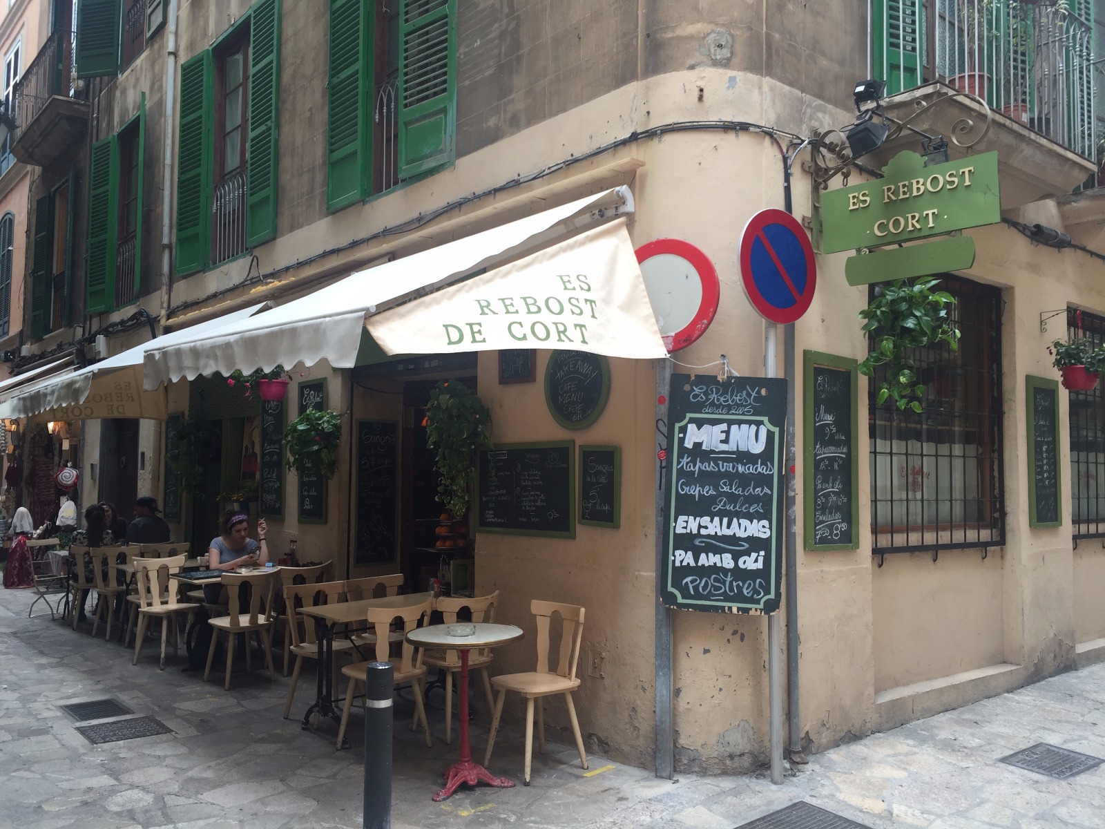 Bu da GitmeniziTavsiye ETMEDİĞİMİZ Mekan - Es Rebost Bistro