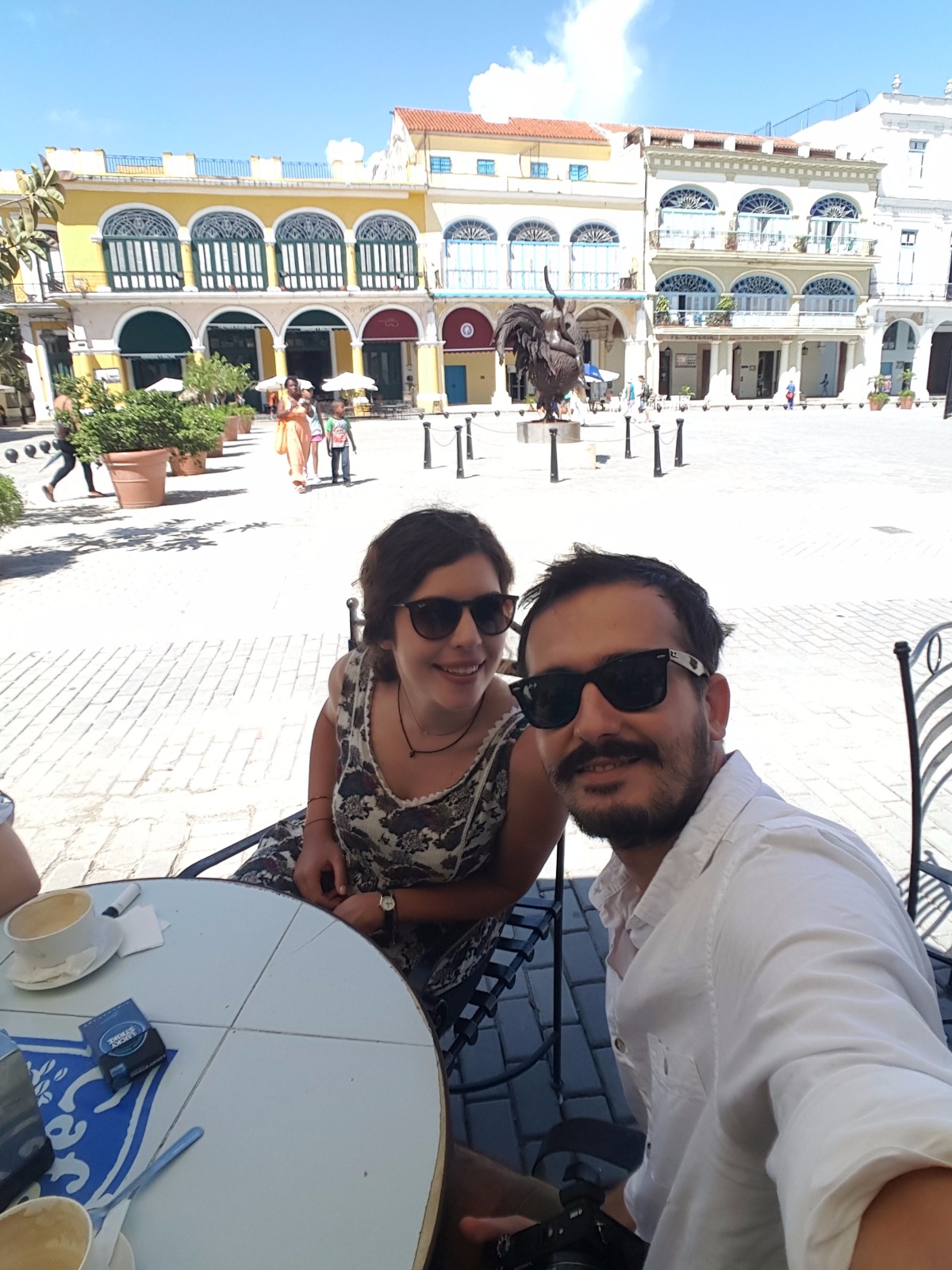 Daha İlk Günümüz. Yorgun Değiliz! - Café El Escorial